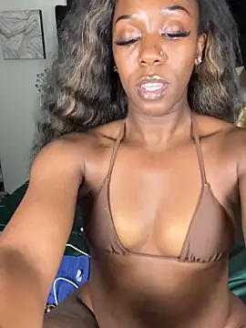 Snapshot of IvyLuxxxe chatting on 11, 6, 2026 IvyLuxxxe online show from 11, 6, 2026