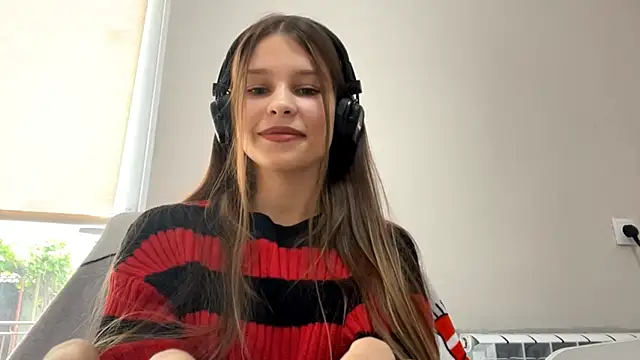 SerafinaAreizaga online show from 10, 6, 2026