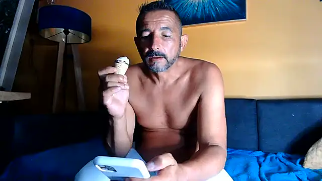 Snapshot of daddy3945 chatting on 7, 7, 2026 daddy3945 online show from 7, 7, 2026