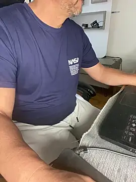 Snapshot of daddy3945 chatting on 13, 5, 2026 daddy3945 online show from 13, 5, 2026