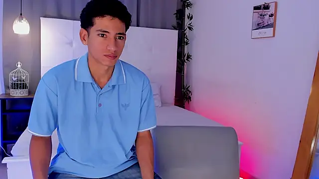 Snapshot of Alejo-and-Thiago chatting on 4, 6, 2026 Alejo-and-Thiago online show from 4, 6, 2026