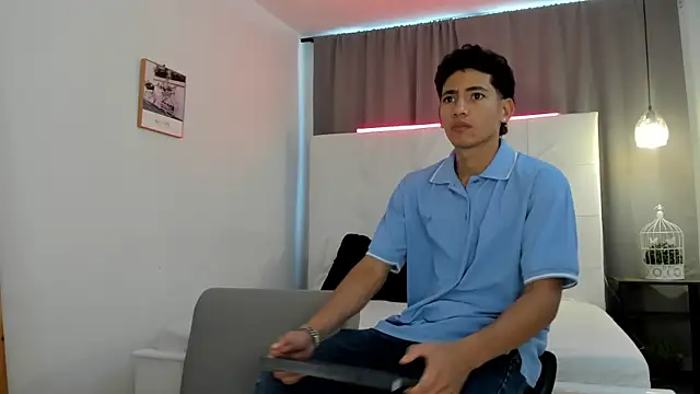 Snapshot of Alejo-and-Thiago chatting on 10, 5, 2026 Alejo-and-Thiago online show from 10, 5, 2026