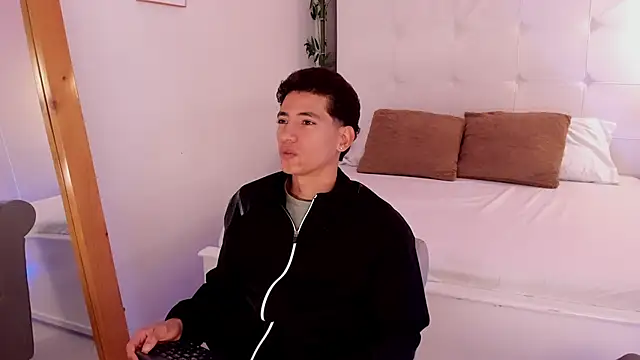 Snapshot of Alejo-and-Thiago chatting on 8, 6, 2026 Alejo-and-Thiago online show from 8, 6, 2026
