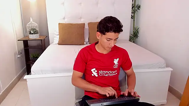 Snapshot of Alejo-and-Thiago chatting on 16, 6, 2026 Alejo-and-Thiago online show from 16, 6, 2026