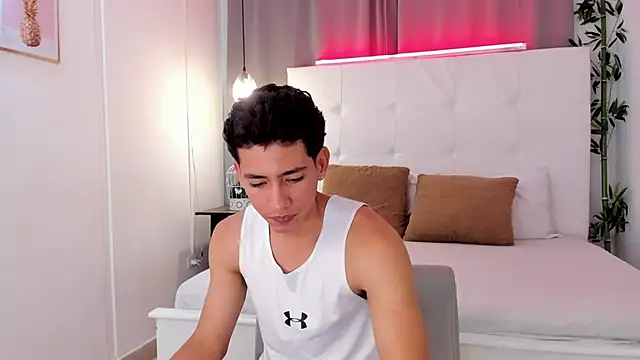 Snapshot of Alejo-and-Thiago chatting on 15, 6, 2026 Alejo-and-Thiago online show from 15, 6, 2026