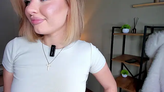 BossyPeach online show from 19, 6, 2026