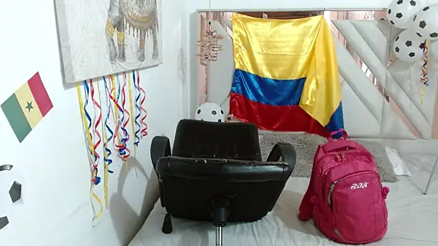 Snapshot of Laurha_ chatting on 25, 6, 2026 Laurha online show from 25, 6, 2026