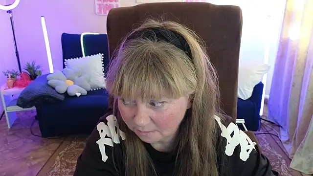Snapshot of Melania_Cook chatting on 13, 5, 2026 Melania Cook online show from 13, 5, 2026