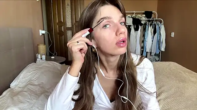 TrishIsaac online show from 28, 5, 2026