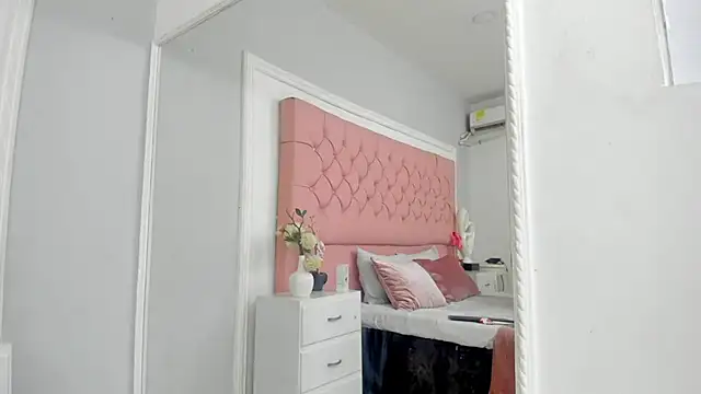 SarahDoll   online show from 6, 7, 2026