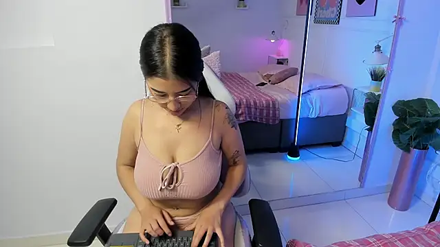 Sharon Adamss online show from 4, 6, 2026