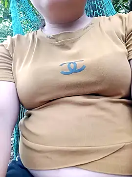 Snapshot of Lily_Henry chatting on 6, 5, 2026 Lily Henry online show from 6, 5, 2026