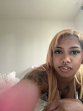 Snapshot of LoloBabe chatting on 13, 5, 2026 LoloBabe online show from 13, 5, 2026