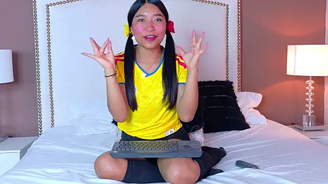 Snapshot of hanaluna_ chatting on 17, 6, 2026 hanaluna online show from 17, 6, 2026