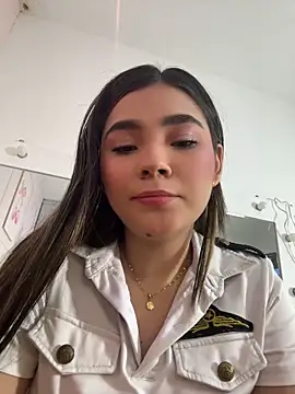 Mia Rodriguezz  online show from 17, 5, 2026