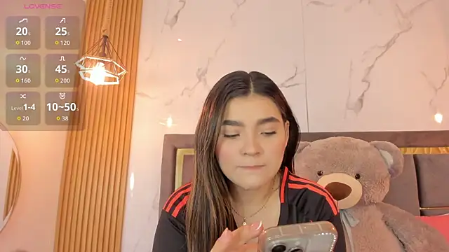 Mia Rodriguezz  online show from 18, 6, 2026