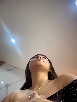 Mia Rodriguezz  online show from 13, 5, 2026