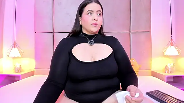 Snapshot of Martinna_Cooper_ chatting on 2, 6, 2026 Martinna Cooper online show from 2, 6, 2026
