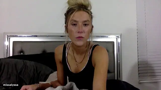 Snapshot of Misss_alyssaaa chatting on 17, 6, 2026 Misss alyssaaa online show from 17, 6, 2026