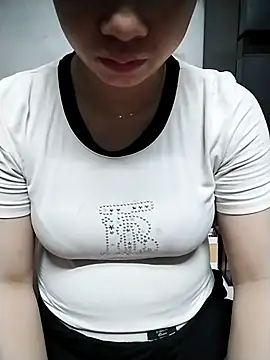 Girl lovebaby online show from 7, 6, 2026