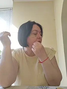 EmmaEmmy40 online show from 17, 5, 2026