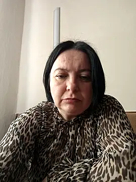 EmmaEmmy40 online show from 11, 5, 2026