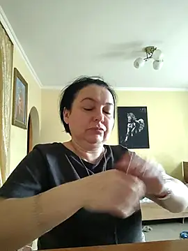 EmmaEmmy40 online show from 8, 5, 2026