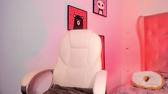 Scarlet Big boobs online show from 23, 5, 2026