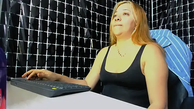 MissAlmaFenix online show from 27, 5, 2026