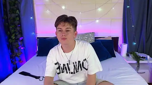 Miless Cooper online show from 2, 5, 2026