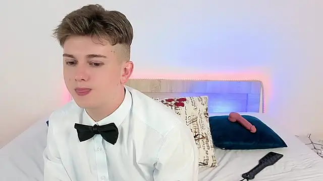 Miless Cooper online show from 17, 6, 2026