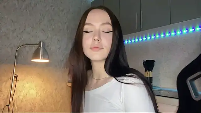WarmDreams online show from 4, 5, 2026