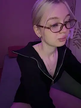Velvet Doll  online show from 29, 5, 2026