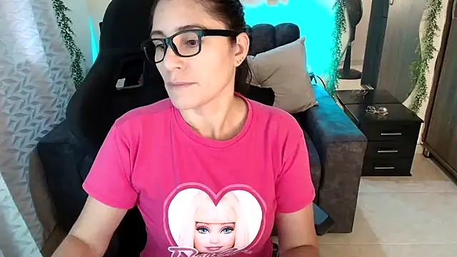 Snapshot of LUCYMILF_SEXY chatting on 12, 7, 2026 LUCYMILF SEXY online show from 12, 7, 2026