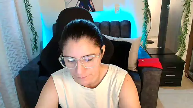 Snapshot of LUCYMILF_SEXY chatting on 14, 6, 2026 LUCYMILF SEXY online show from 14, 6, 2026
