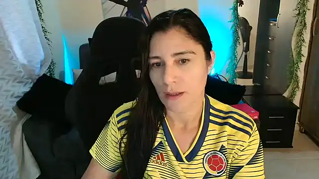 Snapshot of LUCYMILF_SEXY chatting on 17, 6, 2026 LUCYMILF SEXY online show from 17, 6, 2026