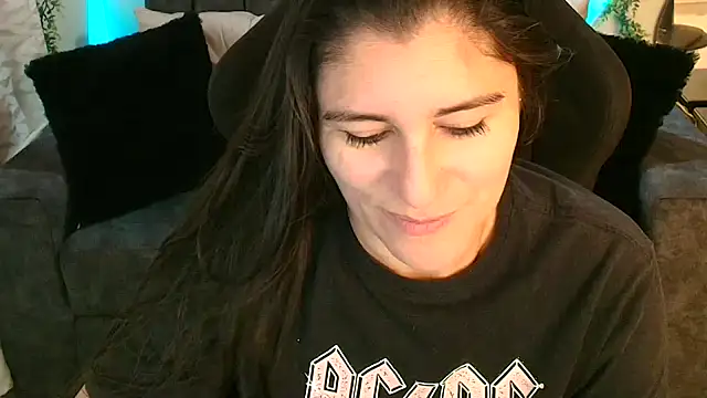 Snapshot of LUCYMILF_SEXY chatting on 30, 5, 2026 LUCYMILF SEXY online show from 30, 5, 2026
