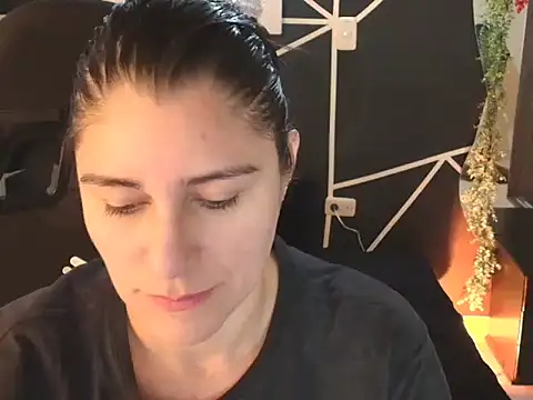 Snapshot of LUCYMILF_SEXY chatting on 14, 5, 2026 LUCYMILF SEXY online show from 14, 5, 2026