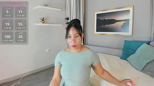 Karlie moore  online show from 29, 5, 2026