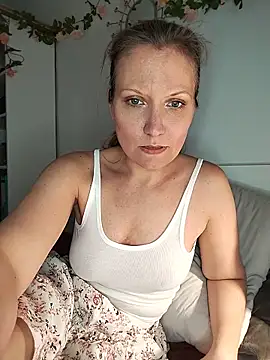 Candy Cougar online show from 13, 6, 2026