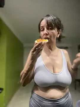 Soy Camila8 online show from 17, 6, 2026