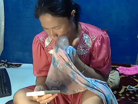 hotchilimom online show from 24, 10, 2025