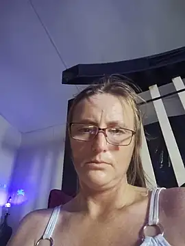 Queenle91 online show from 12, 6, 2026