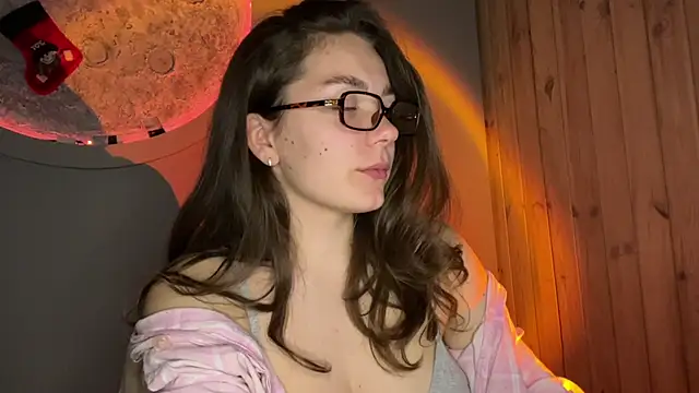 HoneyWithHeat1 online show from 13, 5, 2026