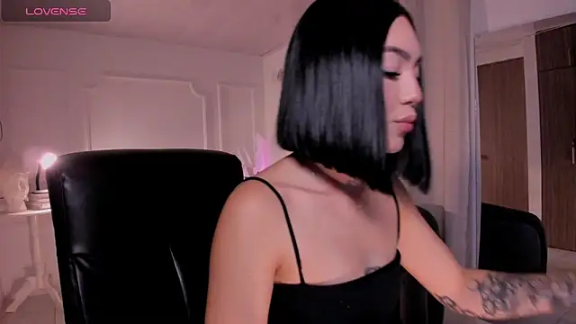 Violet Harmon  online show from 4, 6, 2026