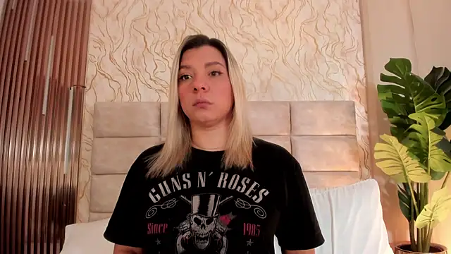 Snapshot of GinaSalanne chatting on 8, 6, 2026 GinaSalanne online show from 8, 6, 2026