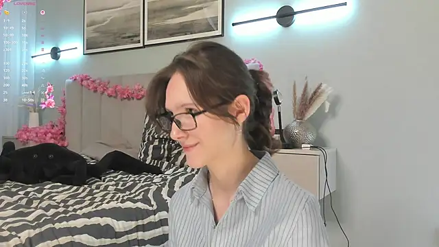 CortneyCagey online show from 10, 6, 2026