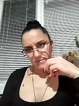 MillaMia45 online show from 9, 5, 2026