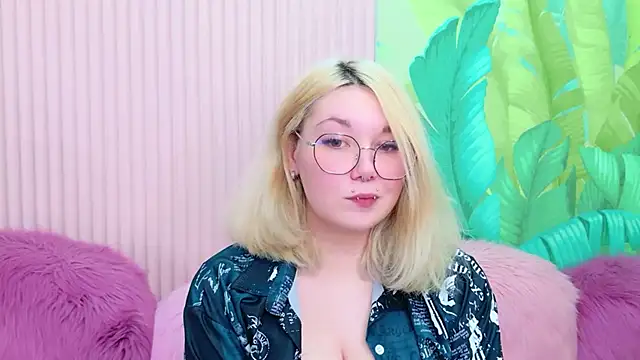 Cassey Well online show from 10, 5, 2026