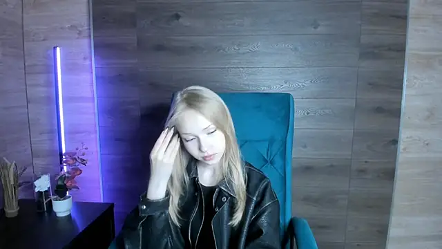 Snapshot of LovvieLov chatting on 6, 5, 2026 LovvieLov online show from 6, 5, 2026
